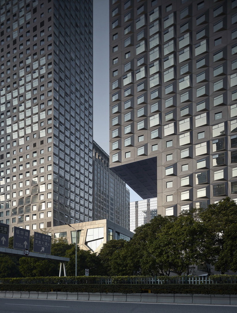 深圳中广核大厦 ,广东省 / urbanus 都市实践