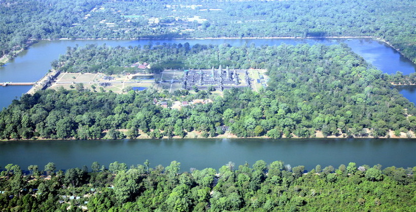 Angkor_Wat_aerial_view.jpg