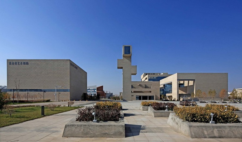 1543815638555438.jpg Rammed-earth-building_image_with_plain_architectural_language.jpg
