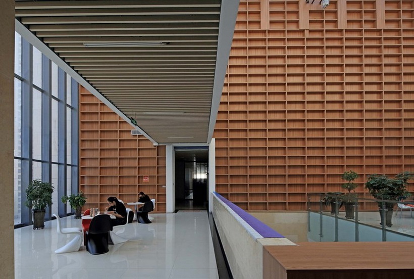 1543815694445844.jpg Hall_of_the_library.jpg