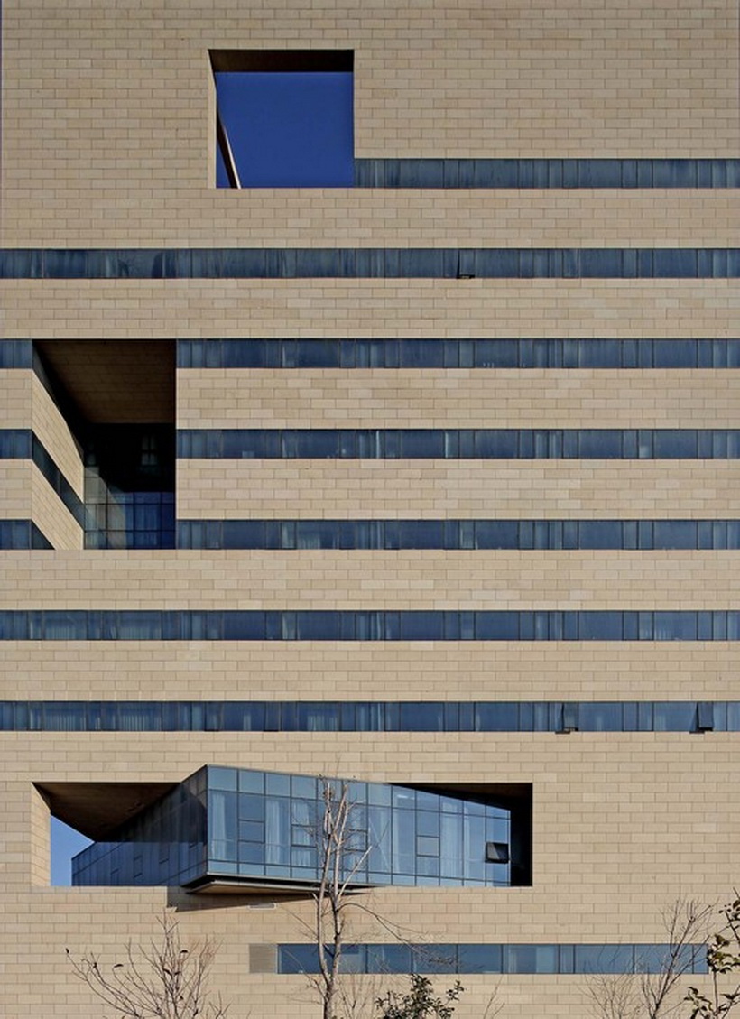 1543815710160491.jpg Facade_details.jpg