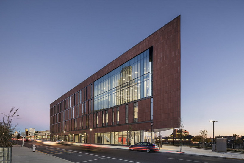 1544594974419500.jpg Nursing_and_Science_Building_Ext_North_Dusk_2.jpg