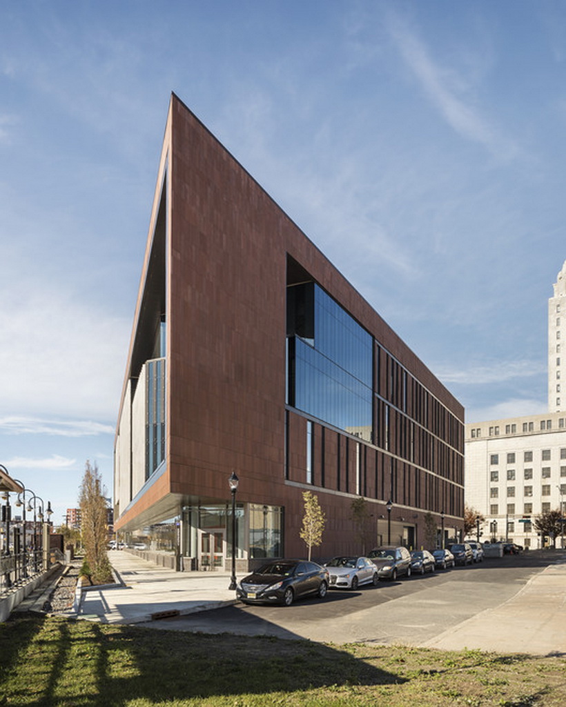 1544595039996059.jpg Nursing_and_Science_Building_Ext_Southeast_Corner_2.jpg