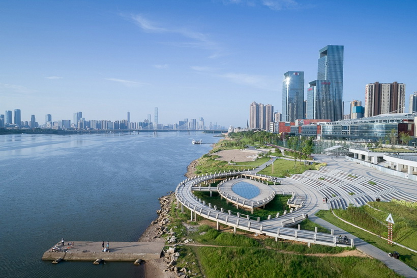 3-Changsha-Xiang-River-West-Bank-Commercial-Tourism-Landscape-Zone-China-by-GVL-960x639.jpg