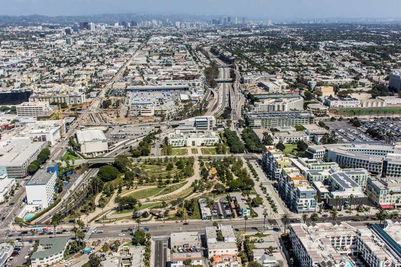 1546494788827226.jpg 001-Tongva-Park-and-Ken-Genser-Square-by-James-Corner-Field-Operations-960x640.jpg